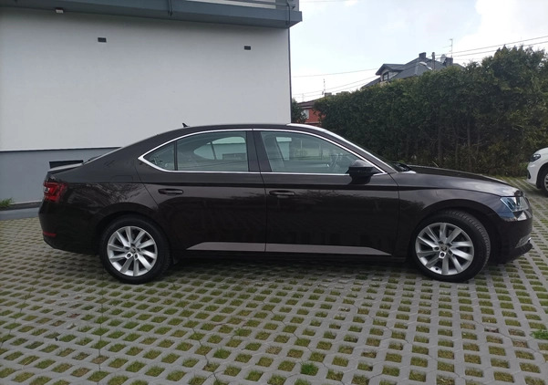 Skoda Superb cena 75000 przebieg: 131000, rok produkcji 2017 z Częstochowa małe 137